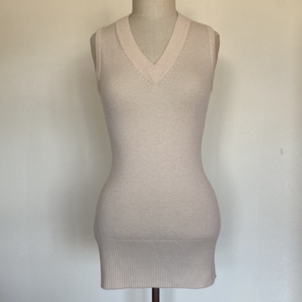 Beth Bowley cashmere sleeveless v-neck sweater, cream color S